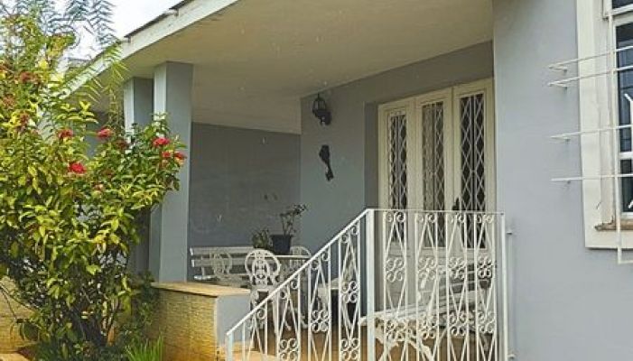 Casa a venda  em Valença no Centro